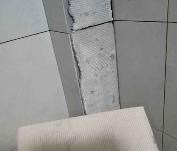 海勃湾瓷砖空鼓维修公司分享下厨房瓷砖脱落的补救措施。